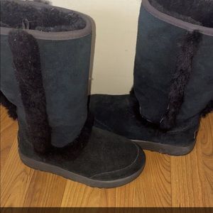 Ugg’s black